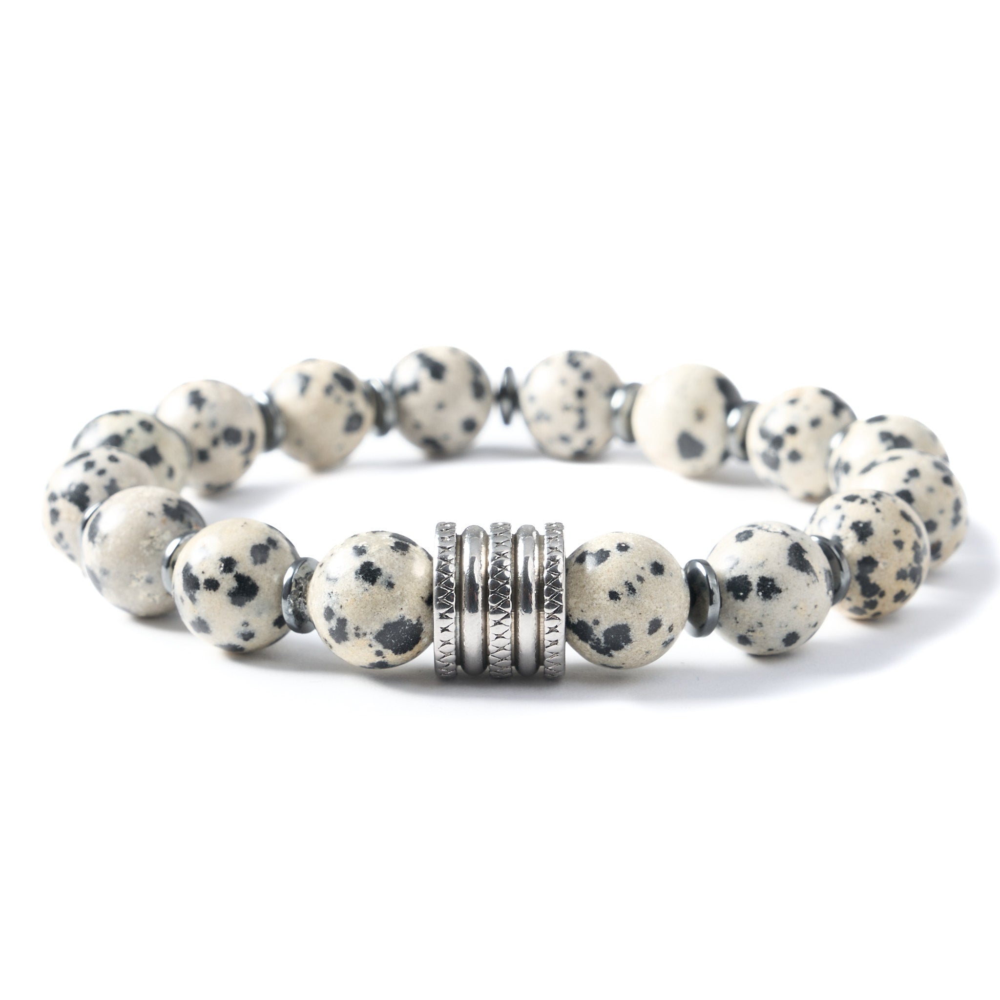 Kontrastreiches Herrenarmband aus Dalmatiner-Stein und Hämatit auf weißem Hintergrund.